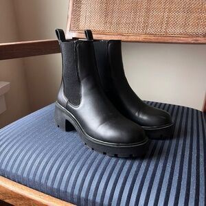 Steve Madden Honored Chelsea Bootie in Black